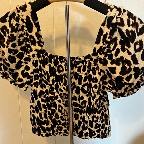 Cheetah off the shoulder crop top - Picture 7 of 7